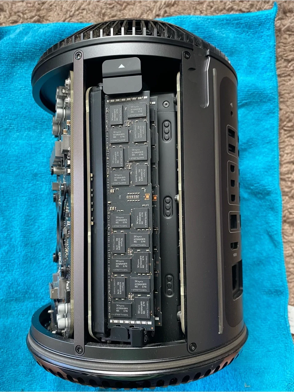 Apple (Late 2013) Mac Pro A1481 or Trash can - no HD SSD